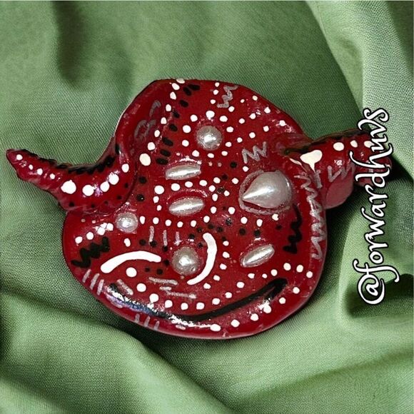 Handcrafted Artisan Southwest Style Sculpted Clay Brooch by Lima - Picture 6 of 11